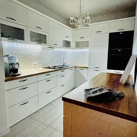 Piano - 2 Bedrooms - Air Conditioning - Garage - Near Warsaw Airport Апартаменти Юзефослав